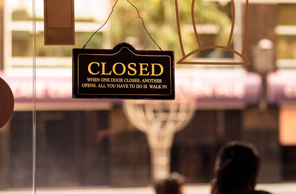 Maximizing Space in Your Nail Salon: The Practical Benefits of Glass Sliding Doors