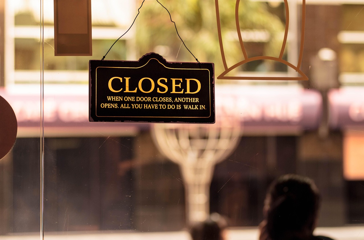 Sign, close, symbol — Maximizing Space in Your Nail Salon: The Practical Benefits of Glass Sliding Doors
